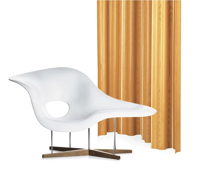 Vitra Eames La Chaise - Image 2
