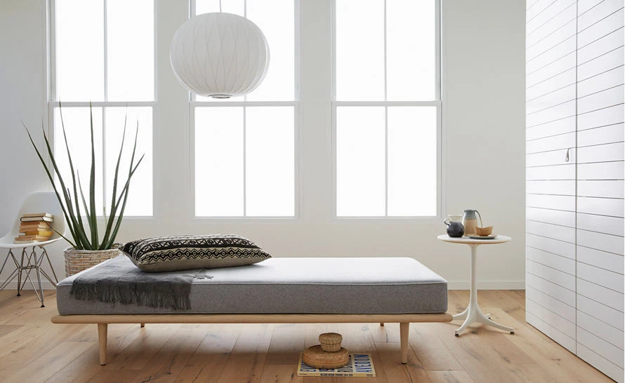 Nelson Daybed With Wood Taper Legs - Image 4