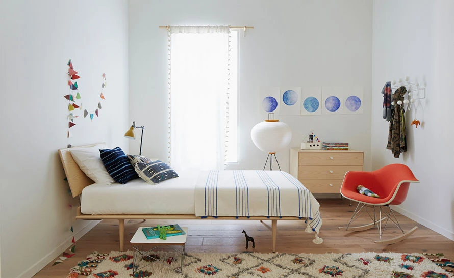 Nelson⢠Thin Edge Bed With Wood Taper Legs - Image 15