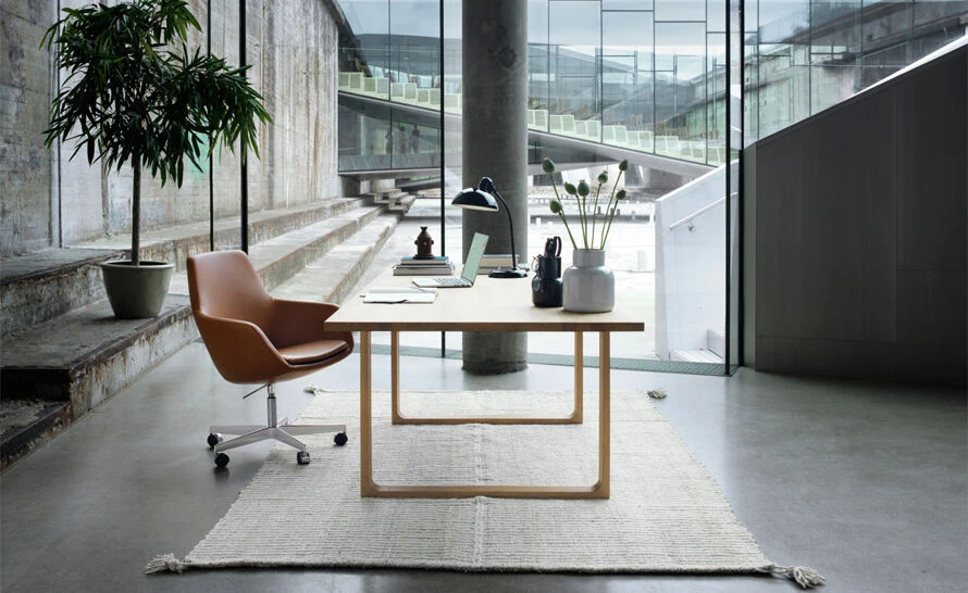 Fritz Hansen Little Giraffe Chair With 5 Star Base - Image 3