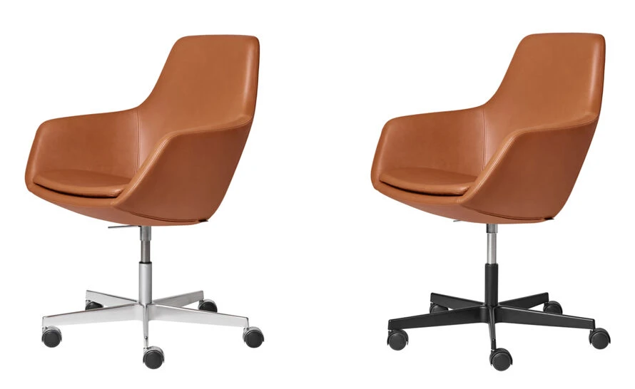 Fritz Hansen Little Giraffe Chair With 5 Star Base - Image 5