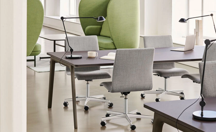 Fritz Hansen Oxford⢠Low Back Chair With 5-star Base - Image 5
